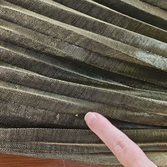 Elegant metallic olive Green Pleated Skirt - Picture 10 of 11